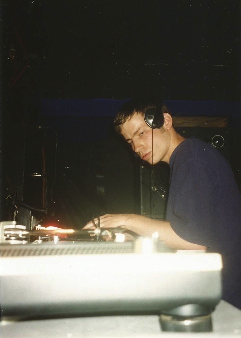 Cut The Midrange, Drop The Bass _ Tweekin / Sydney One Of More